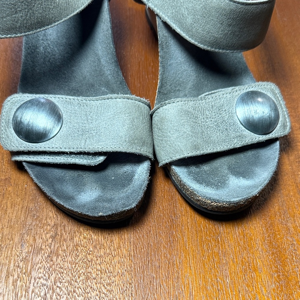 Taos Stylish Gray Sandals - Picture 3 of 11